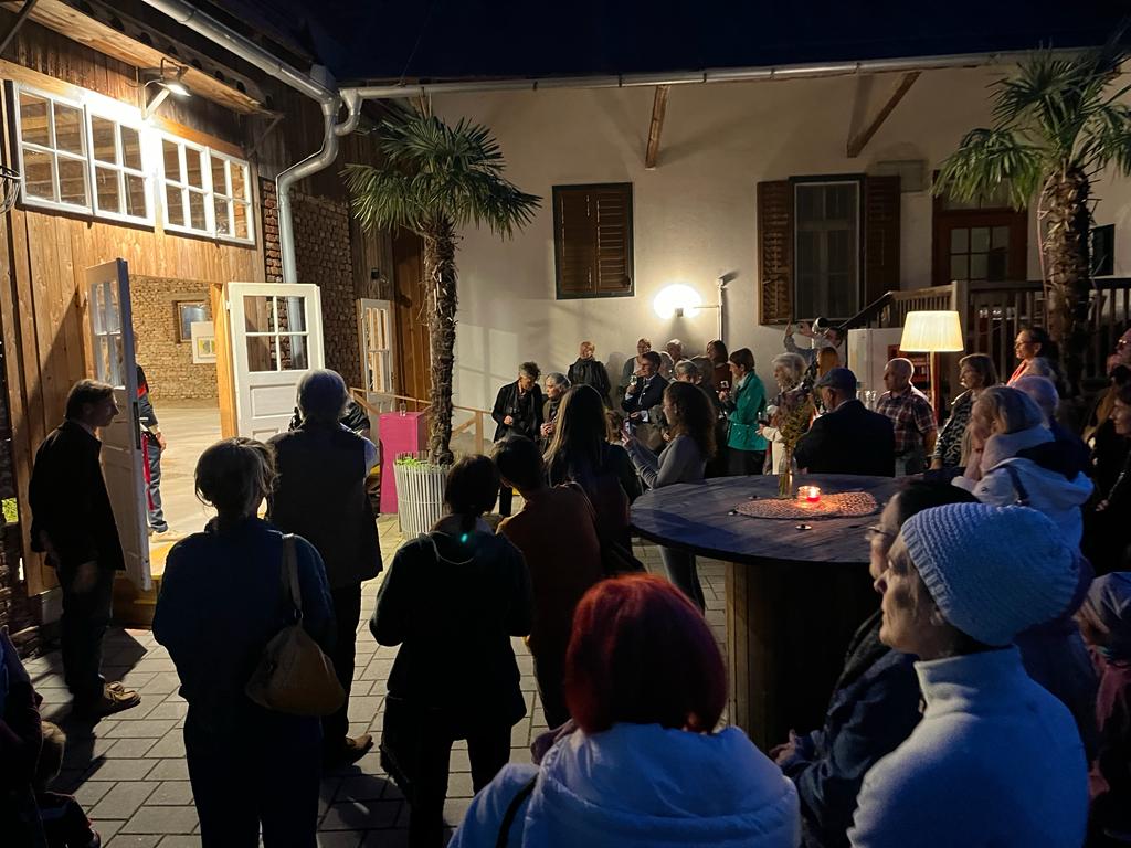 Portfolio Kreativagentur: Grafik Design, Event Organisation | Eröffnung Ausstellung Kunst im Stadl Anna Zadra